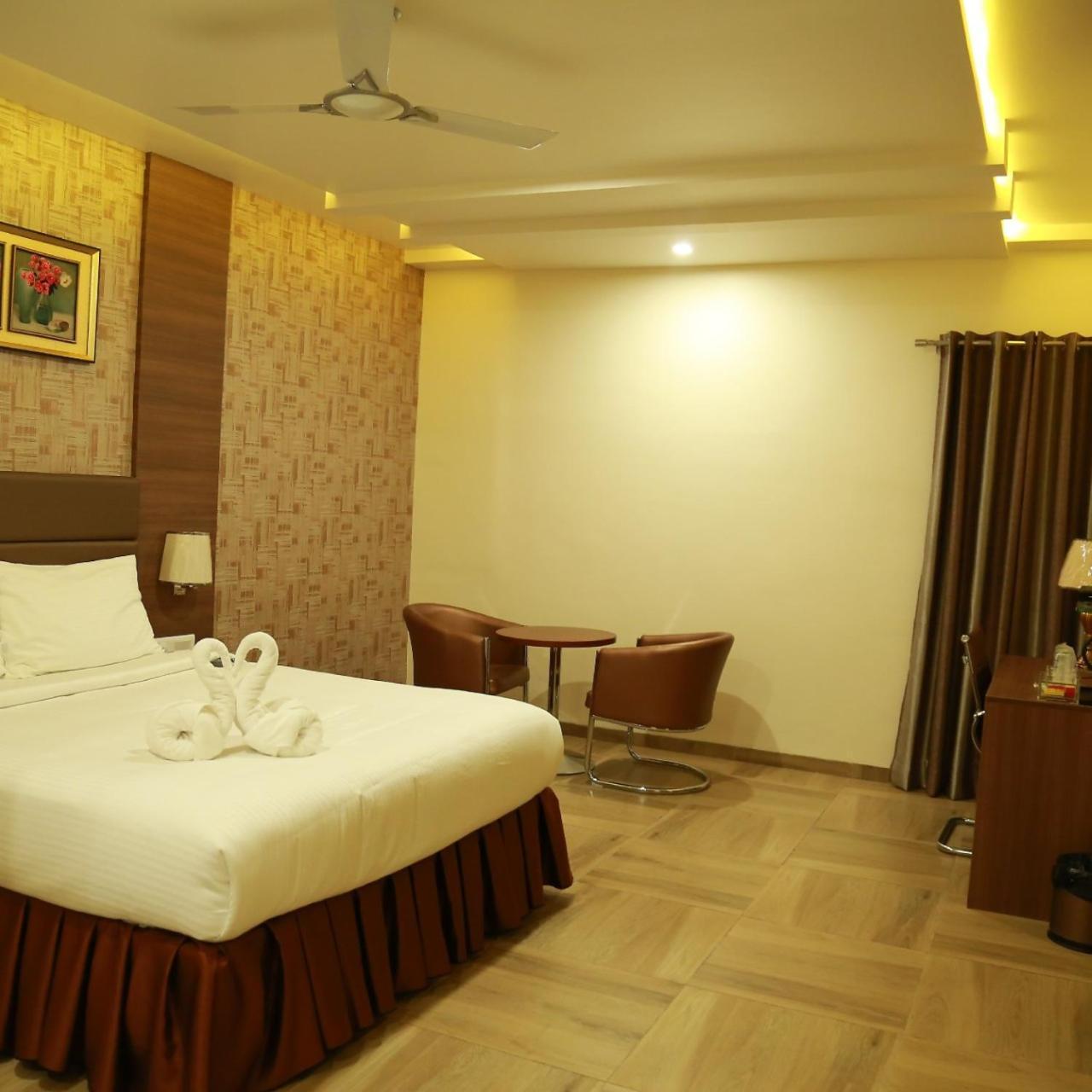 Hotel Svm Grand Medipally Hyderabad Exterior photo